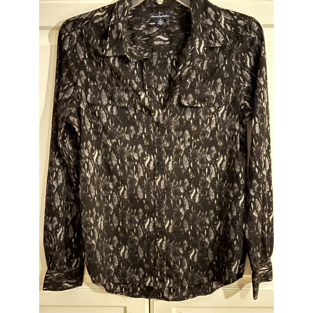 American Eagle Outfitters Womens Small Black White Abstract Print Button Down